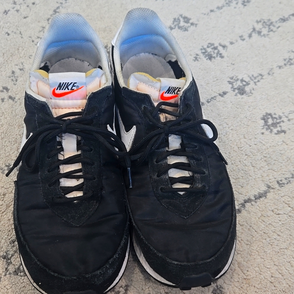 Nike Mens Waffle Trainer 2 Sneakers DH1349-001. Excellent Condition. Size 8.